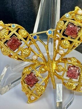 Avon Vintage Filagree domed Butterfly Brooch with Pink Crystal Accents